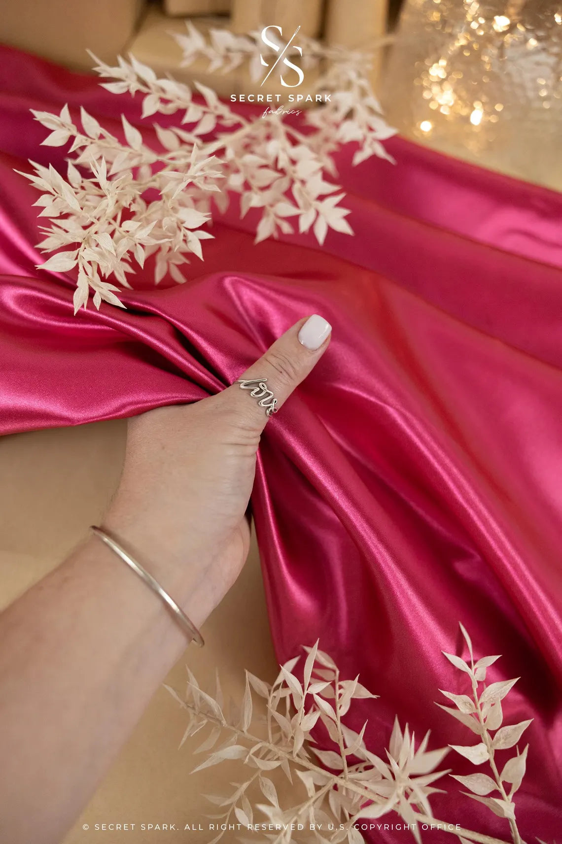 shinning party dress fabrics Amore Kardel_2024/12/13 Discover our shiny Champagne KissProm Halter Keyhole Sheath Color:Satin Ivory