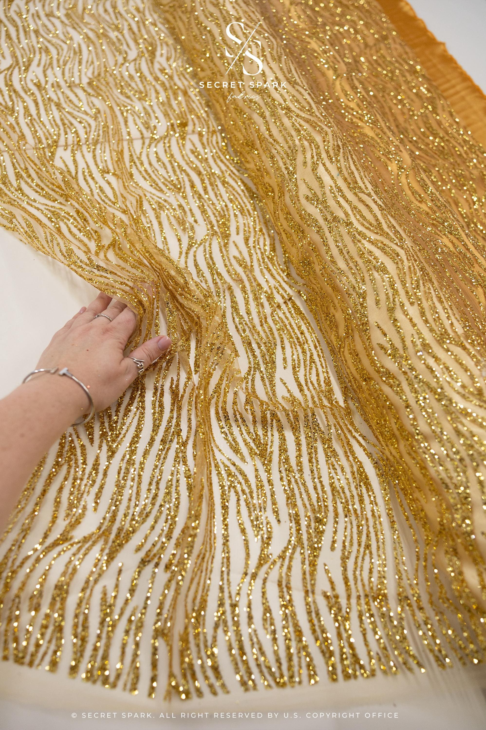 Waves Glitter Gold - Image 5